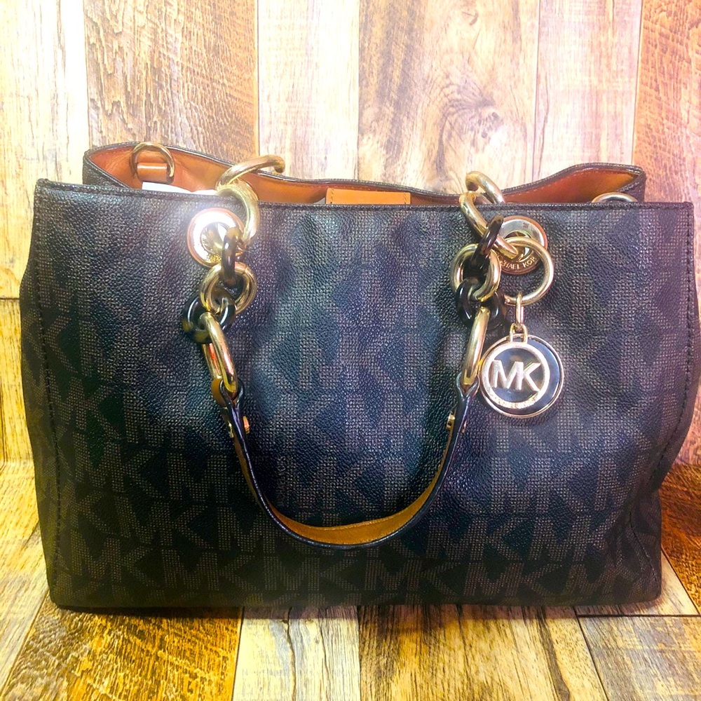 Micheal Kors medium Cynthia satchel